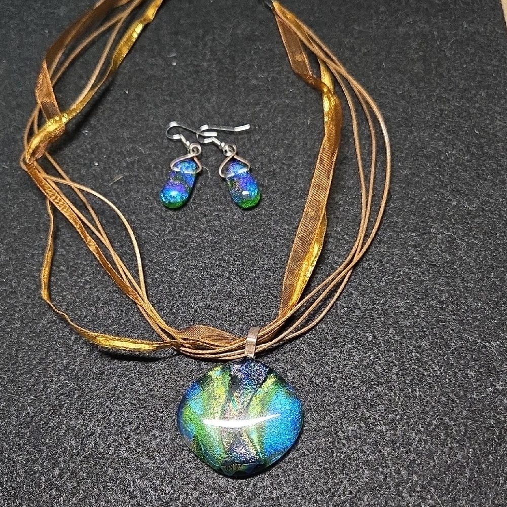 Iridescent Blue and Green Pendant Necklace with Earrings